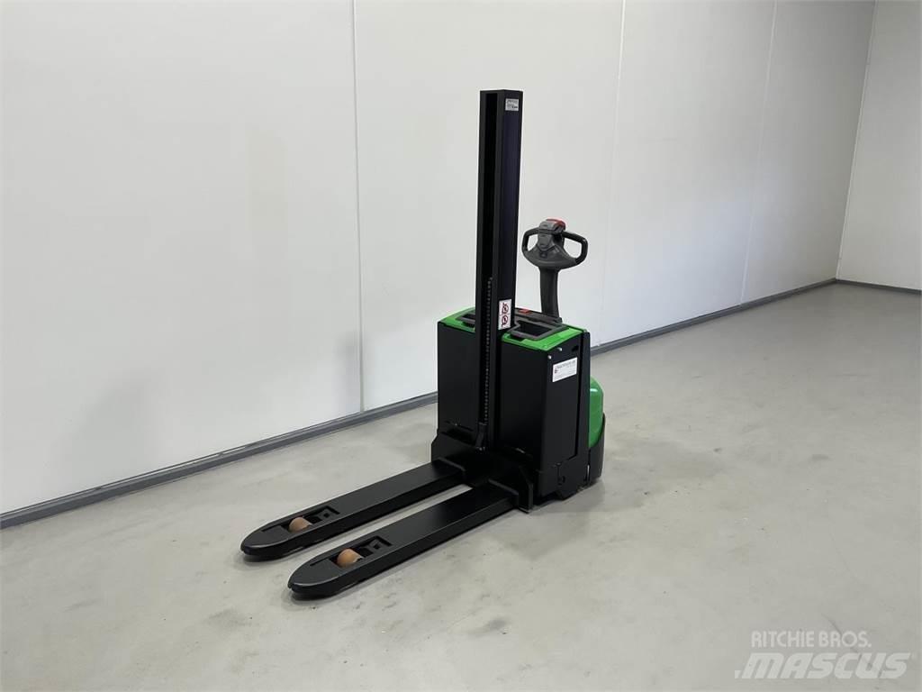 Cesab S208L 自走式スタッカー