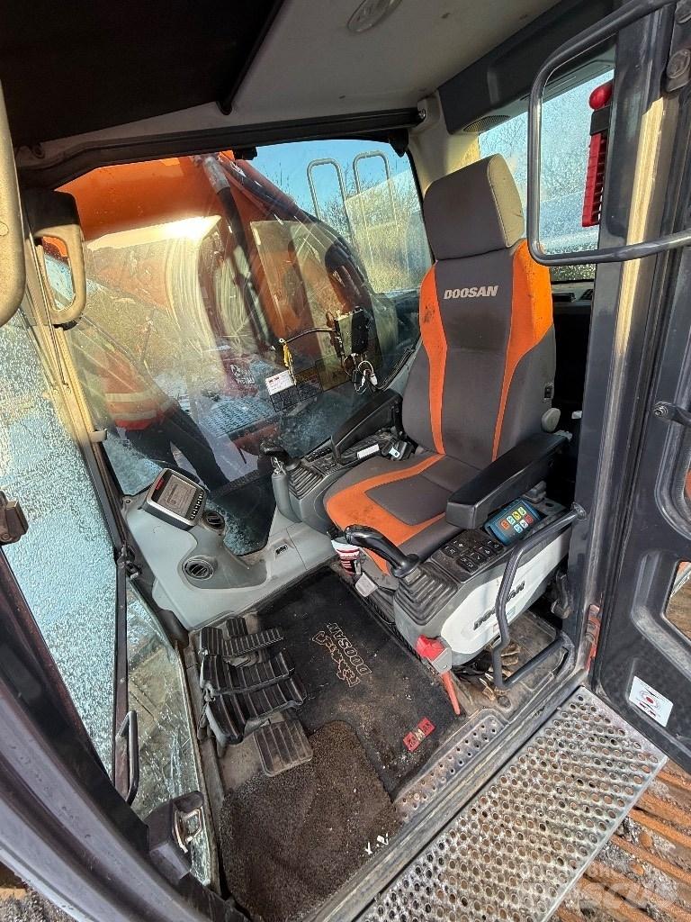Doosan DX 300 lc 5 大型油圧ショベル12t以上（パワーショベル・ユンボ）