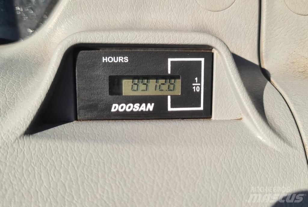 Doosan DX 300 lc 5 大型油圧ショベル12t以上（パワーショベル・ユンボ）