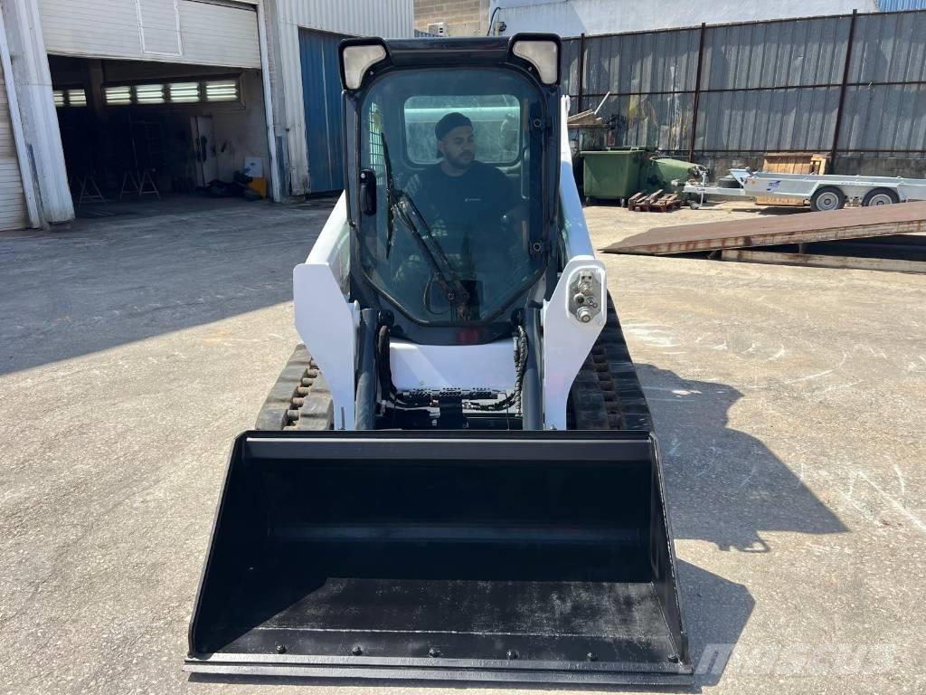Bobcat T 590 HF スキッドステアローダー