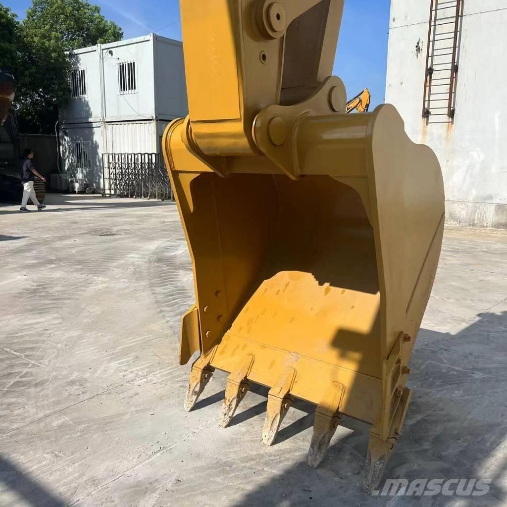 CAT 320d2 中型油圧ショベル 7ｔ-12ｔ（ユンボ・パワーショベル・バックホー）