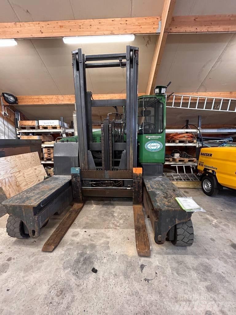 Combilift C 7000 全方向リーチ型フォークリフト