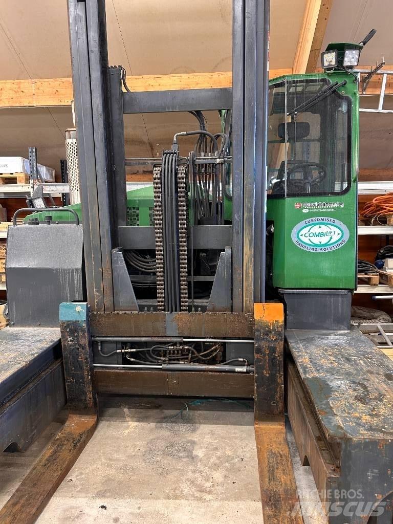 Combilift C 7000 全方向リーチ型フォークリフト