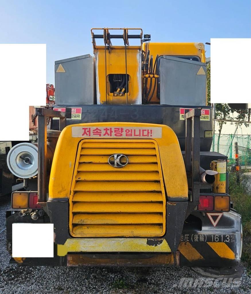 Kato MR 100 ラフテレーンクレーン