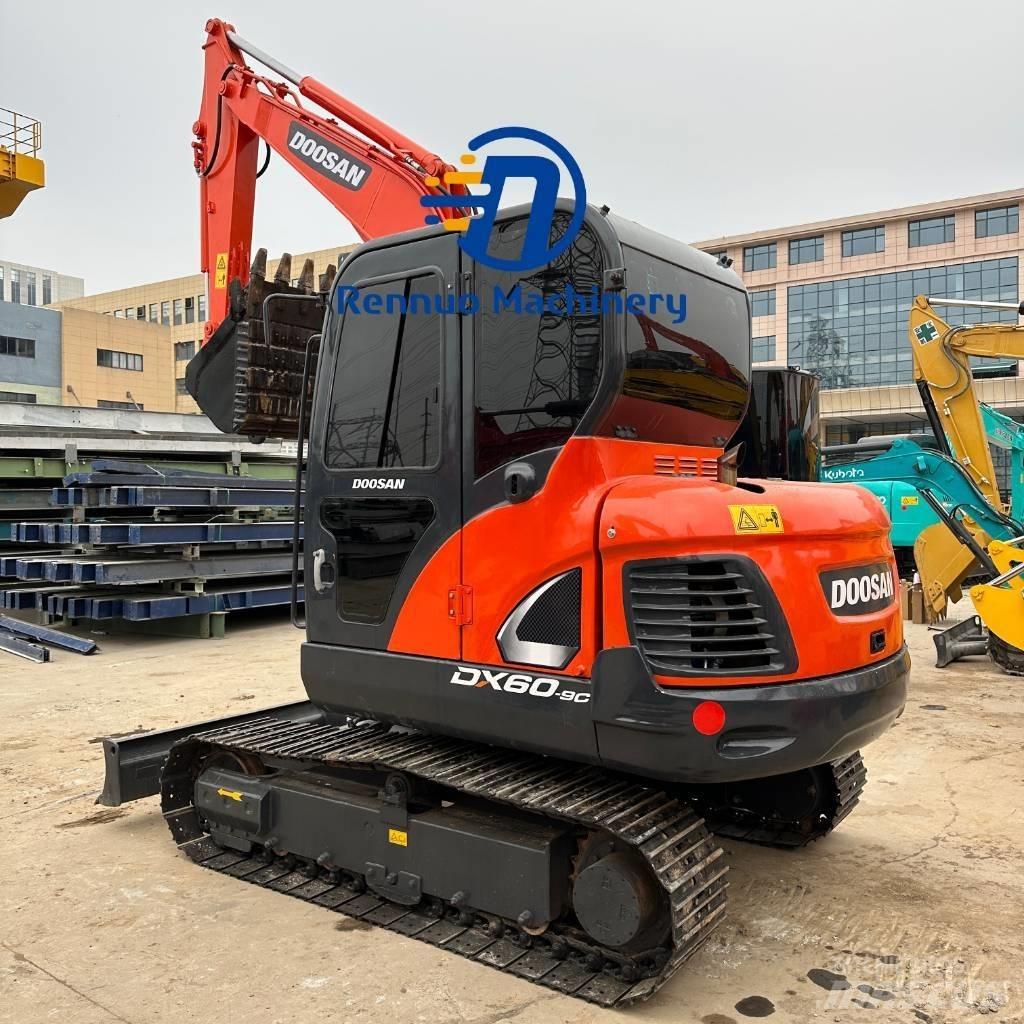 Doosan DX 60 ミニ油圧ショベル 7t以下（ミニユンボ・ミニディガー）