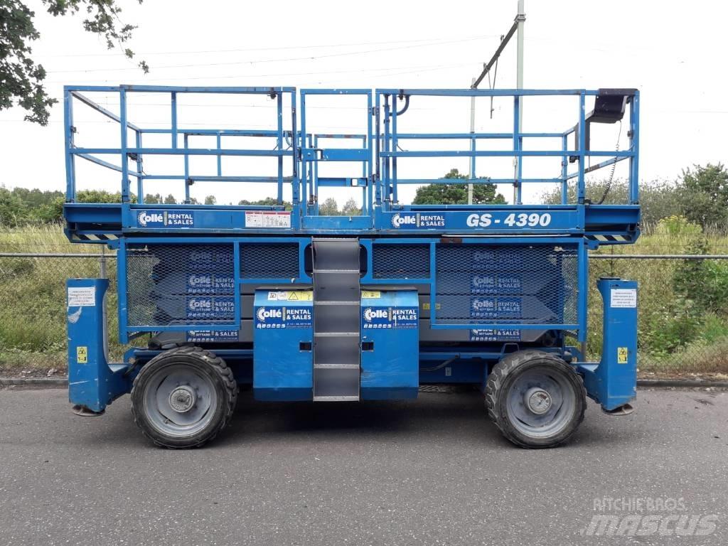 Genie GS 4390 RT シザースリフト