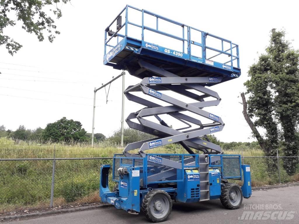 Genie GS 4390 RT シザースリフト