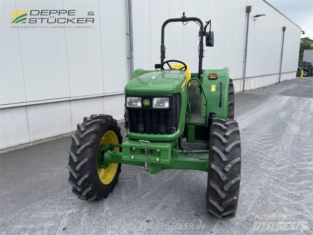 John Deere 5055E トラクター
