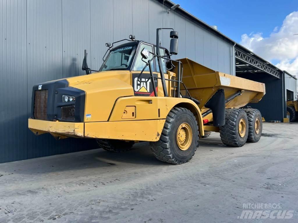CAT 735B アーティキュレート式ダンプトラック