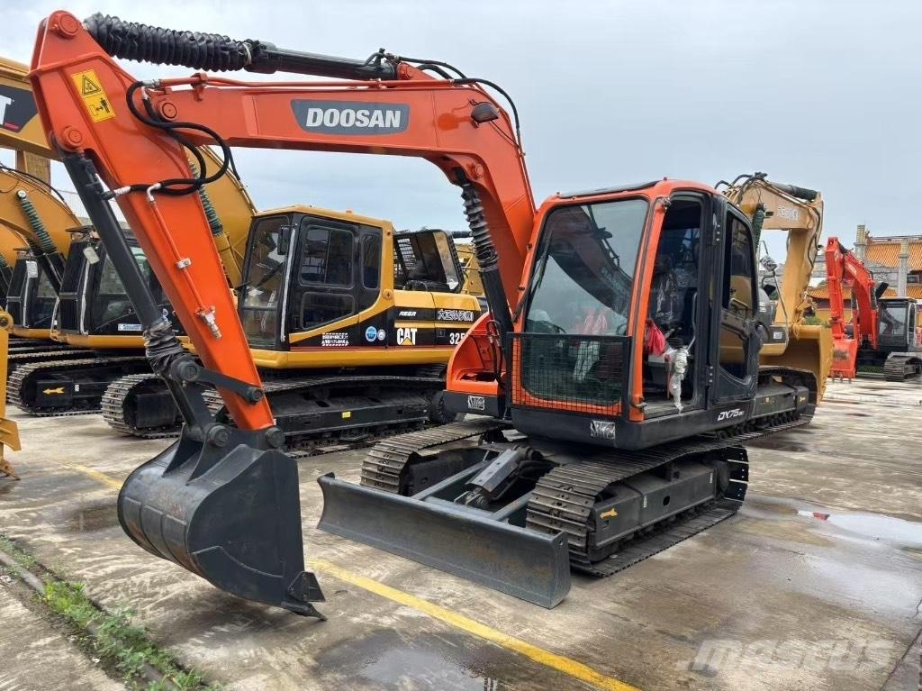 Doosan DX 75-9 ミニ油圧ショベル 7t以下（ミニユンボ・ミニディガー）