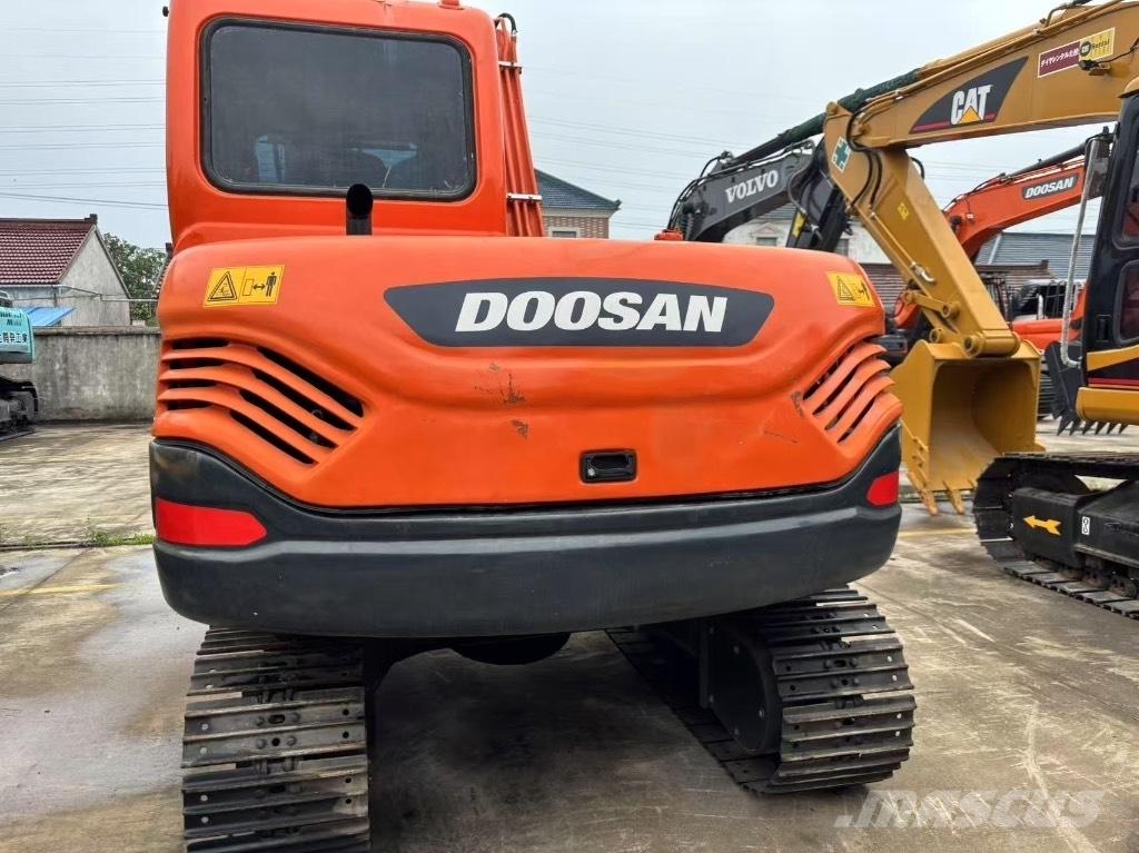 Doosan DX 75-9 ミニ油圧ショベル 7t以下（ミニユンボ・ミニディガー）