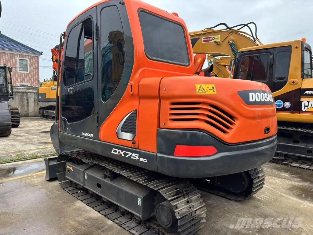 Doosan DX 75-9 ミニ油圧ショベル 7t以下（ミニユンボ・ミニディガー）