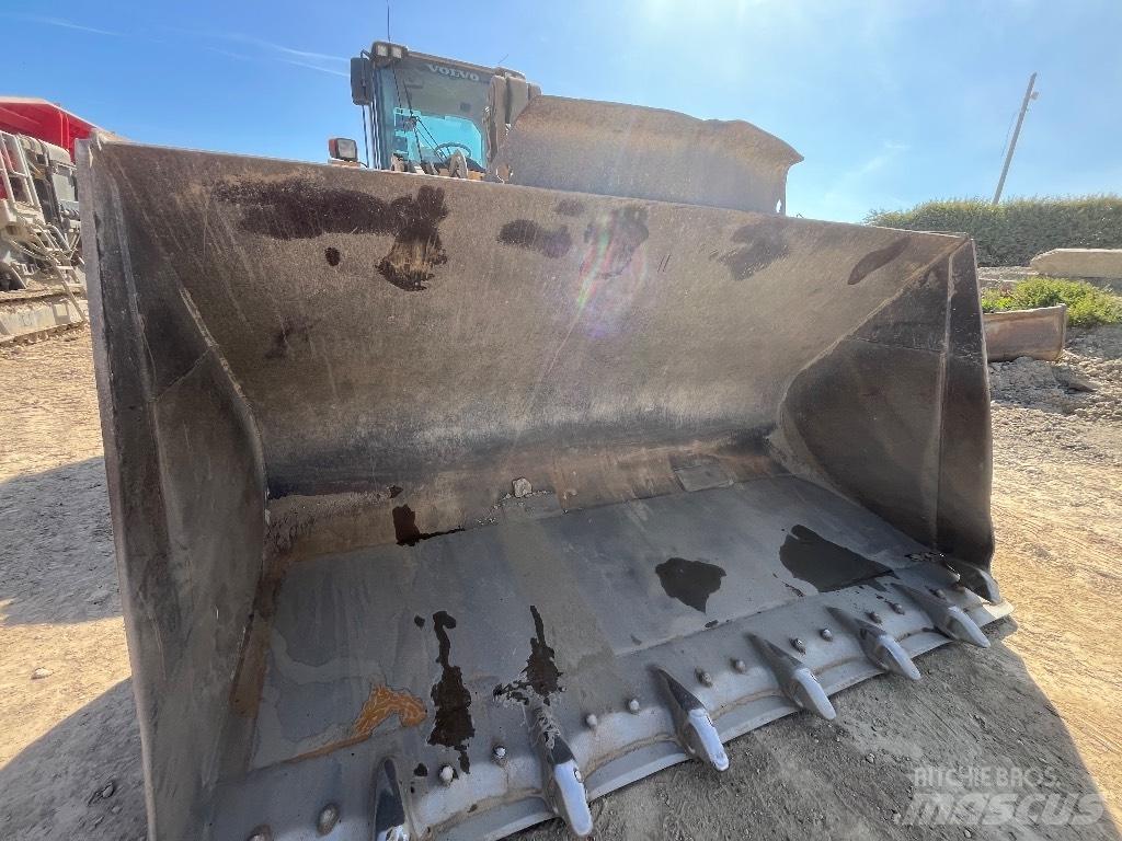 Volvo L180F ホイールローダー・タイヤショベル