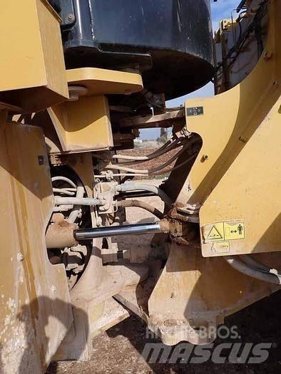 CAT 966M ホイールローダー・タイヤショベル