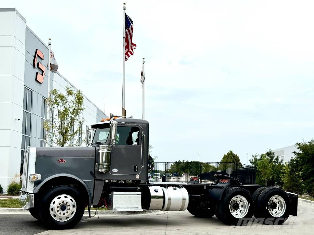 Peterbilt 389 中古トラクターヘッド | トレーラーヘッド