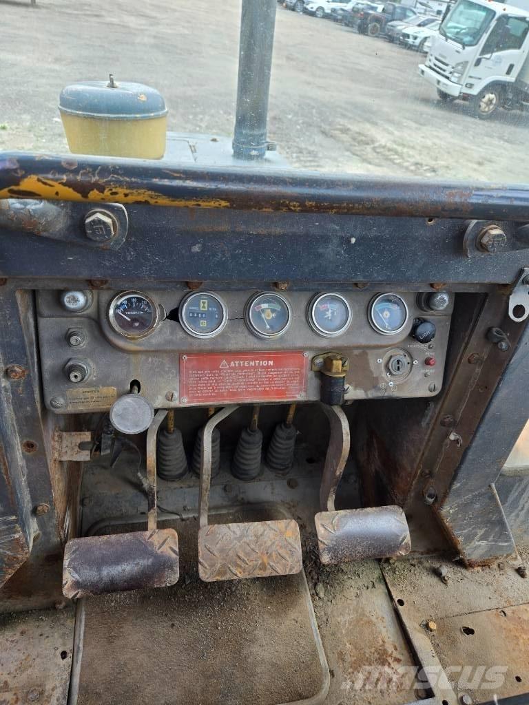 CAT D 3 B LGP ブルドーザー
