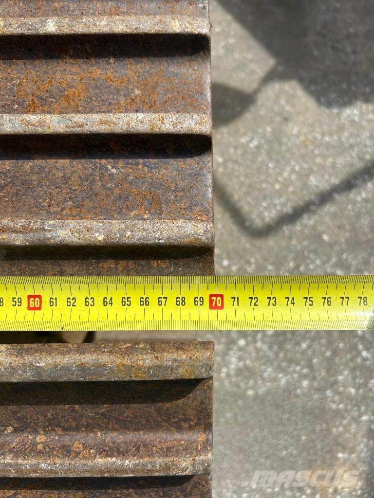 Takeuchi TB 2150 R 大型油圧ショベル12t以上（パワーショベル・ユンボ）