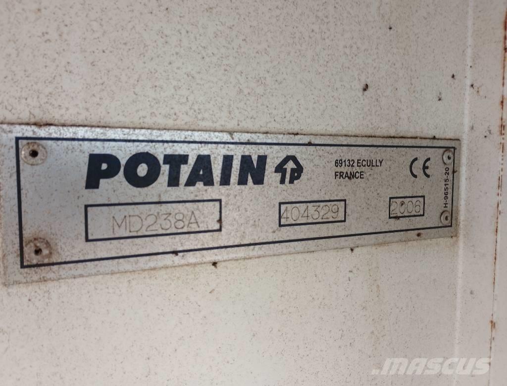 Potain MD238A-J10 タワークレーン