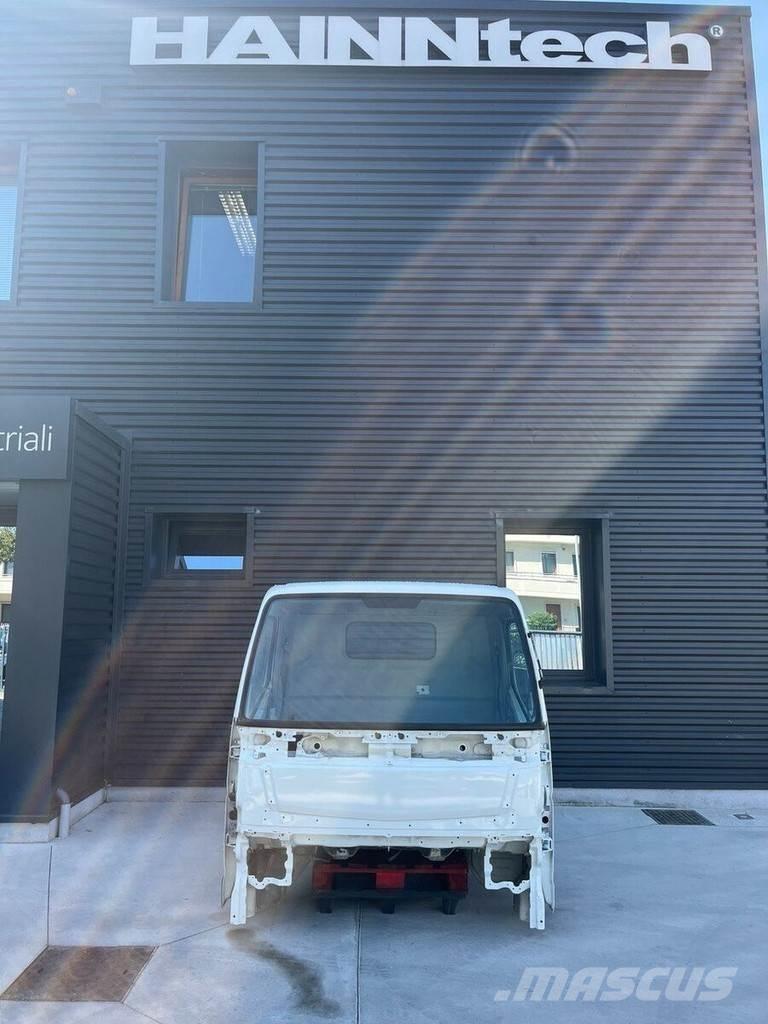 Mitsubishi S MODEL キャビン及び内装