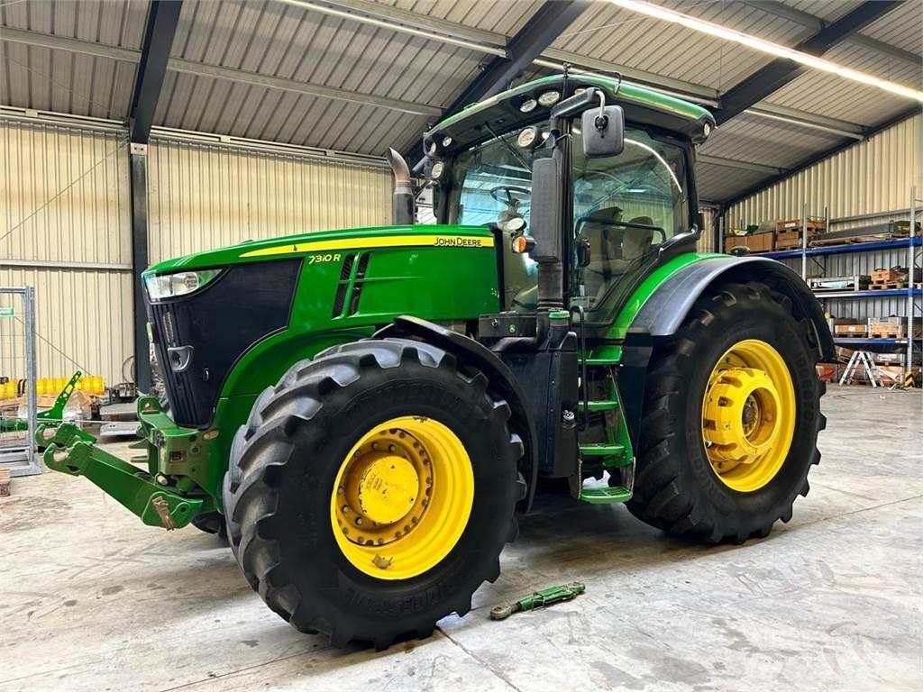 John Deere 7310R トラクター