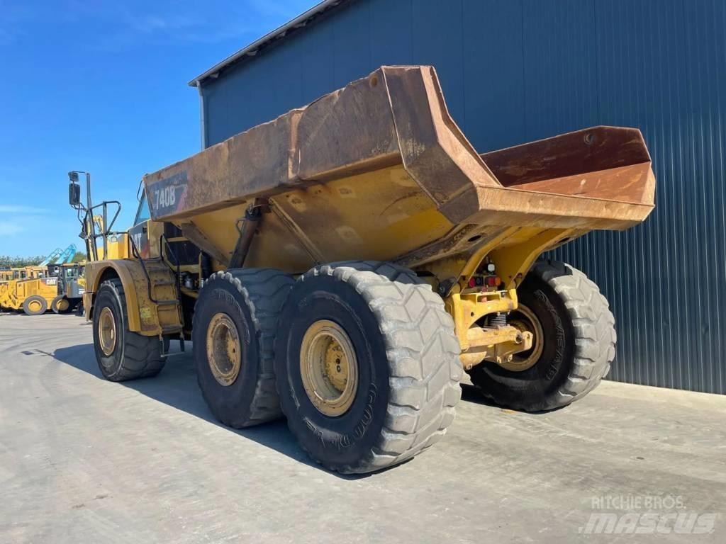 CAT 740 B アーティキュレート式ダンプトラック