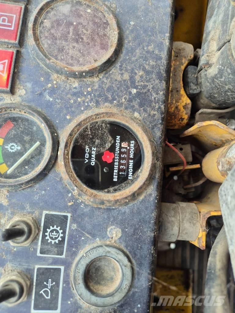 Volvo BM 4300 ホイールローダー・タイヤショベル