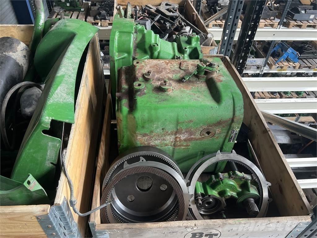 John Deere 7820 トラクター