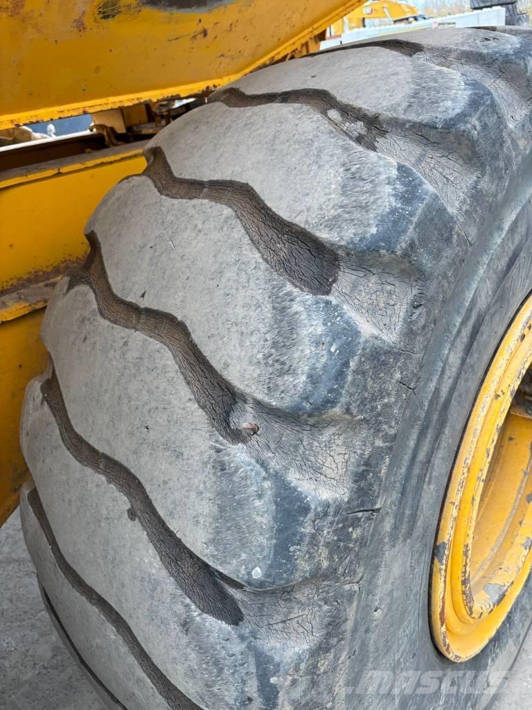 Volvo A 25 E アーティキュレート式ダンプトラック