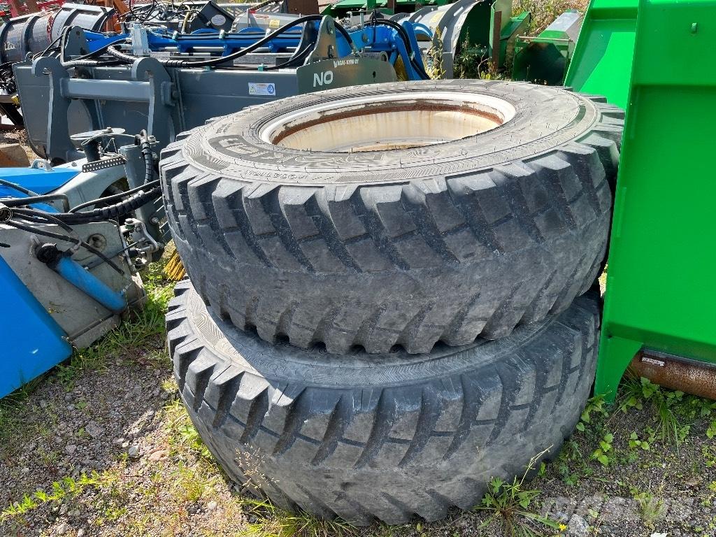 Nokian 16.9 R28 タイヤ、ホイル、リム