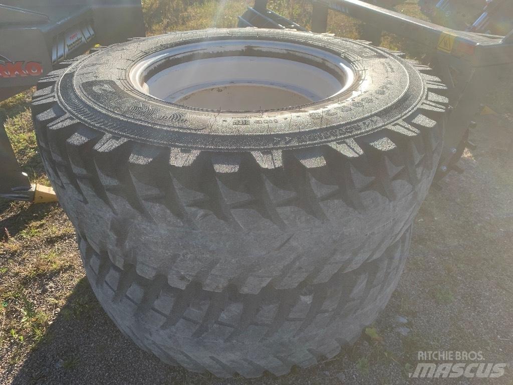 Nokian 16.9 R28 タイヤ、ホイル、リム