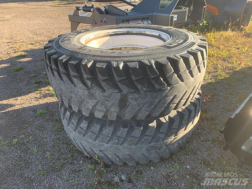 Nokian 16.9 R28 タイヤ、ホイル、リム