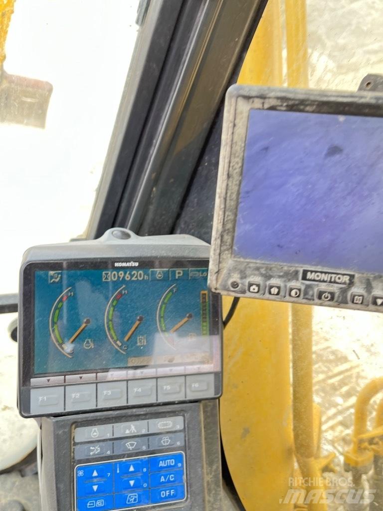Komatsu PC 240 LC-7 大型油圧ショベル12t以上（パワーショベル・ユンボ）
