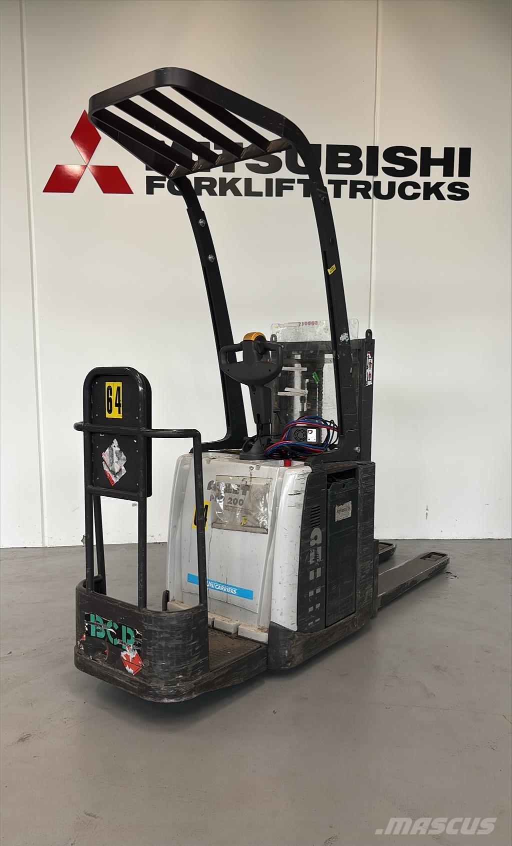 Atlet PDP200 自走式スタッカー