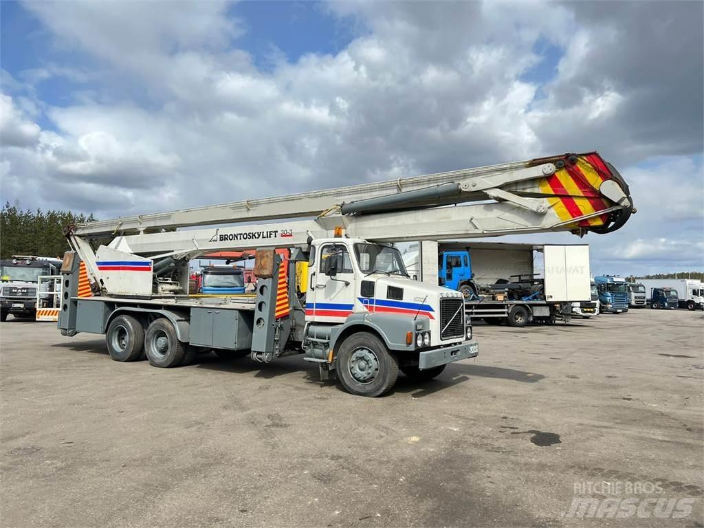 Volvo N12-1-V-6X2 クレーントラック、ユニック車