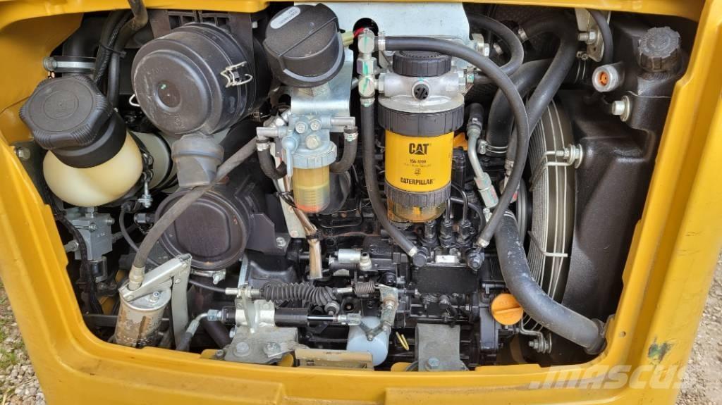 CAT 301.7 D ミニ油圧ショベル 7t以下（ミニユンボ・ミニディガー）