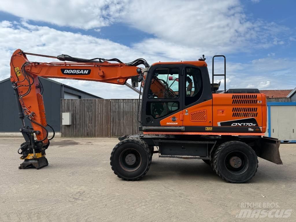 Doosan DX 170 W ホイール式油圧ショベル（パワーショベル・ユンボ・バックホー）