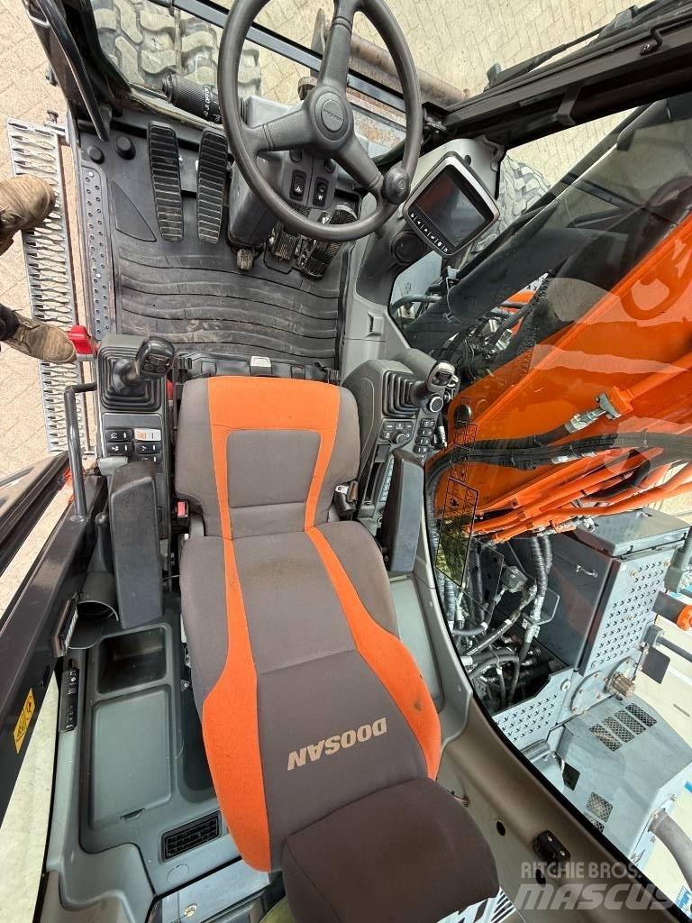 Doosan DX 170 W ホイール式油圧ショベル（パワーショベル・ユンボ・バックホー）
