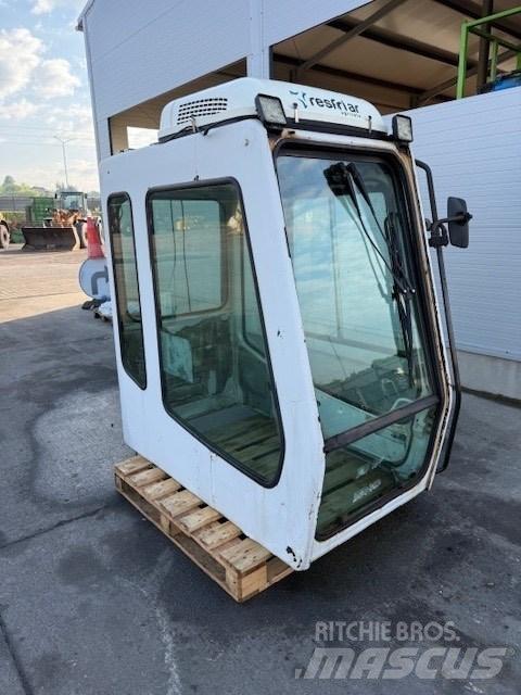Liebherr CAB SERIE B キャビン及び内装