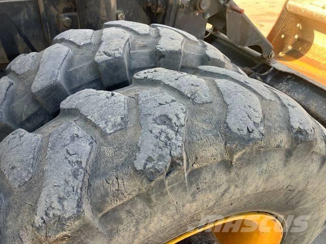 JCB JS 175 W ホイール式油圧ショベル（パワーショベル・ユンボ・バックホー）