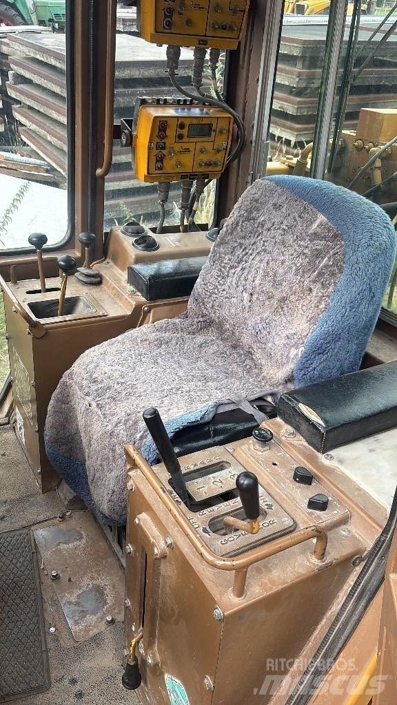 CAT D 4 C ブルドーザー