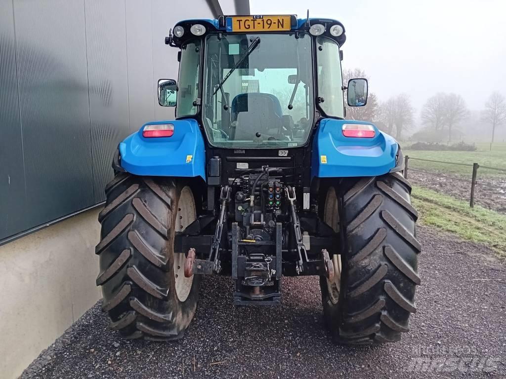 New Holland T 5.105 トラクター