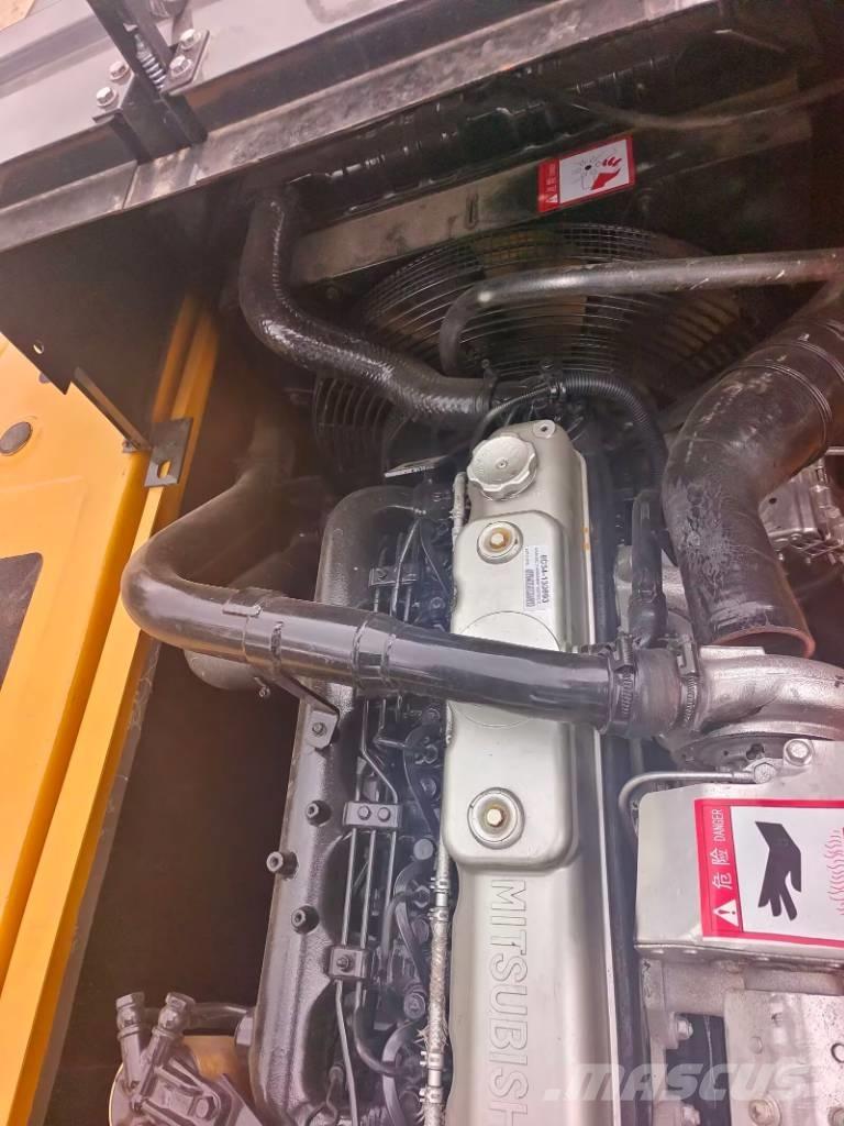 Sany SY 215 H 大型油圧ショベル12t以上（パワーショベル・ユンボ）