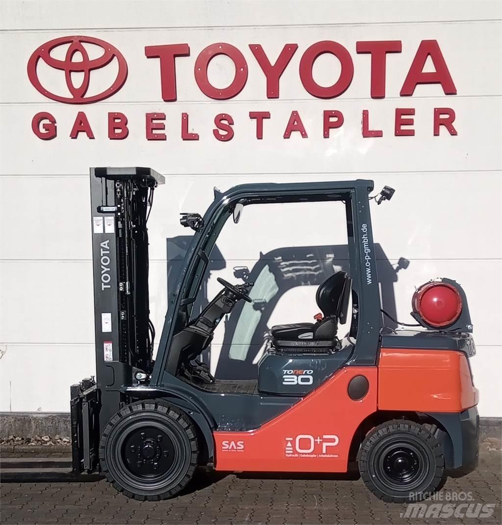 Toyota 02-8FGF30 LPGフォークリフト