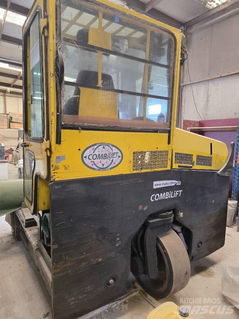 Combilift C4000LPG 全方向リーチ型フォークリフト