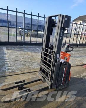 Toyota BT SWE 160 L ハンド　パレットトラック