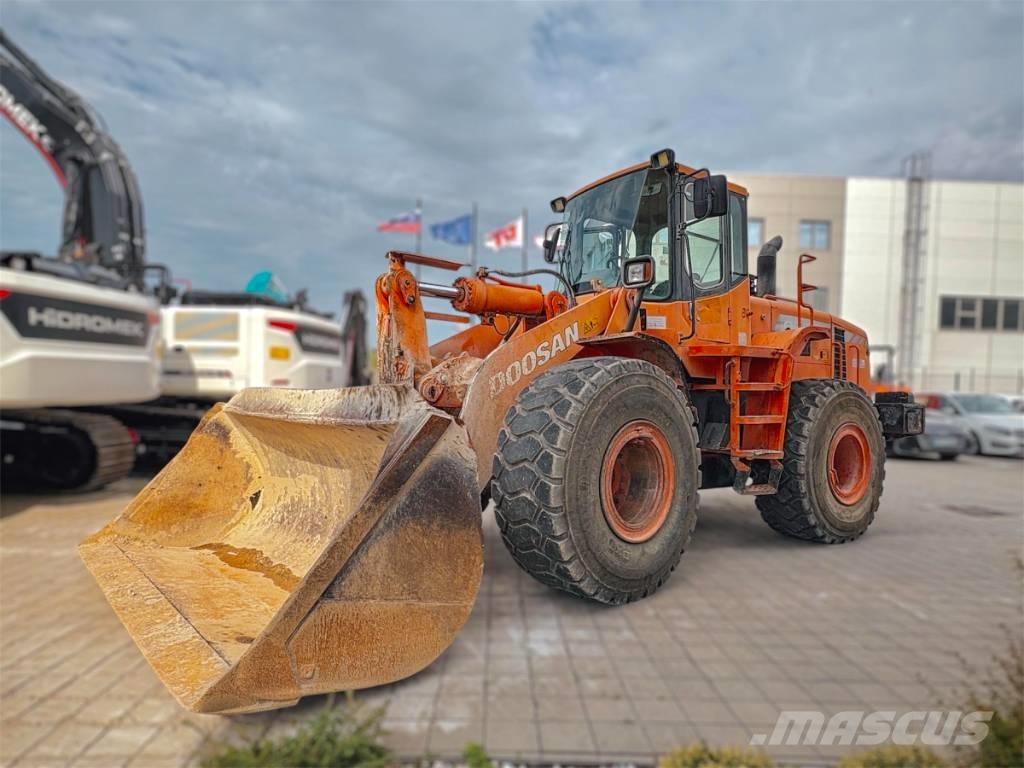 Doosan DL 300 ホイールローダー・タイヤショベル