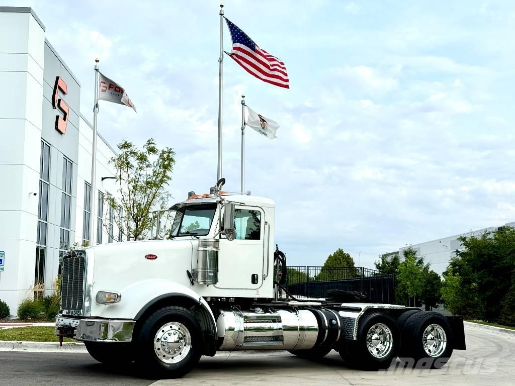 Peterbilt 367 中古トラクターヘッド | トレーラーヘッド