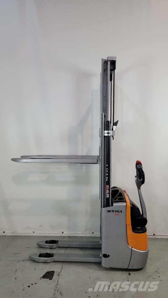 Still EXV 10 自走式スタッカー