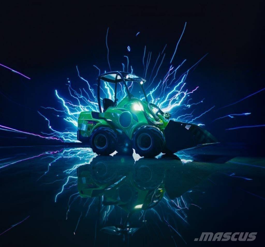 Avant e5-13 スキッドステアローダー