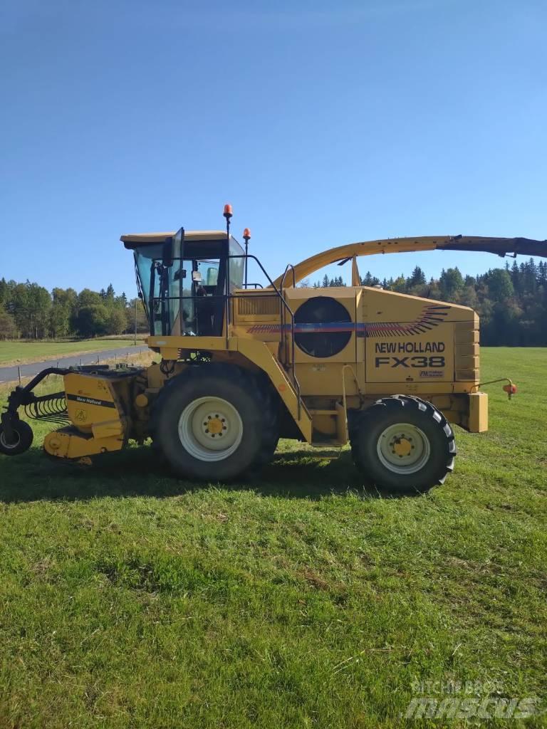 New Holland FX 38 自走式フォレージハーベスター